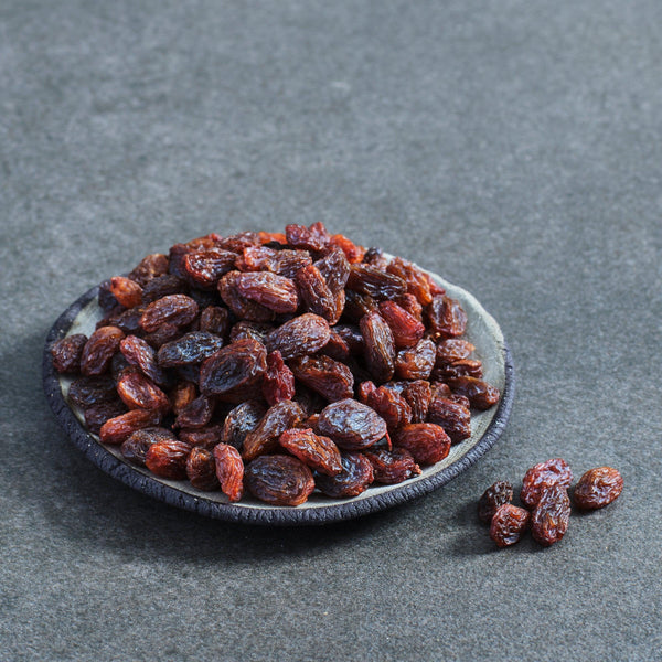 Organic Dried Sultanas in a bowl